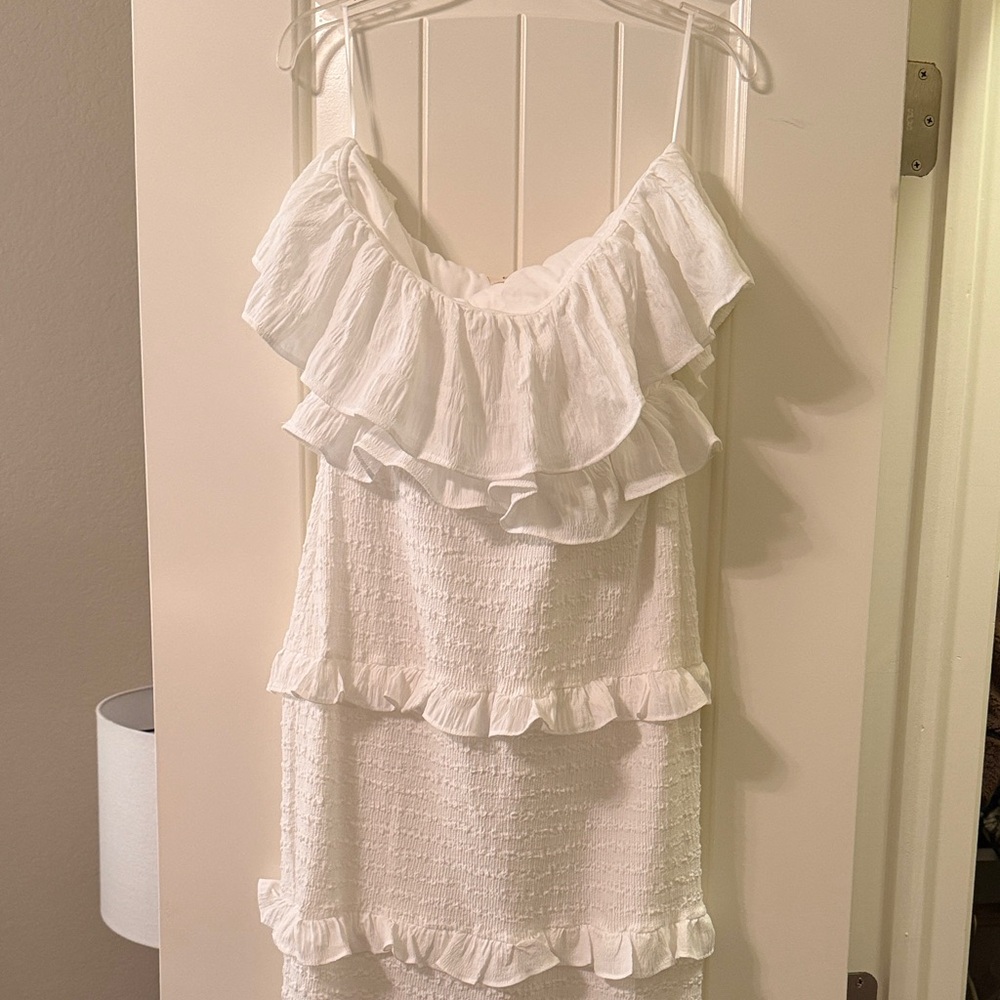 These Three Boutique White Ruffled Sleeveless Dress, size medium